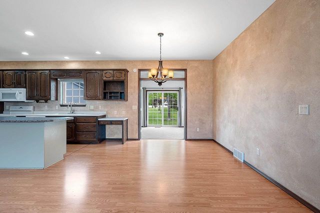 923 W WINDTREE DRIVE, Appleton, WI 54914