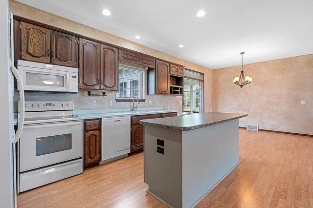 923 W WINDTREE DRIVE, Appleton, WI 54914