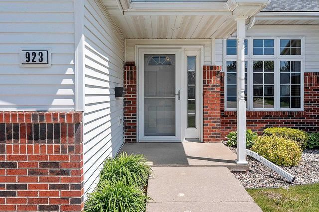 923 W WINDTREE DRIVE, Appleton, WI 54914