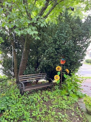 85 Gardner St, Newton, MA 02458