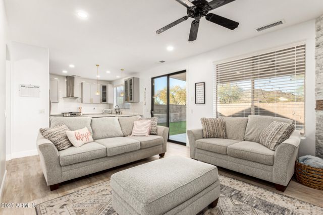 3726 W VILLA LINDA Drive, Glendale, AZ 85310