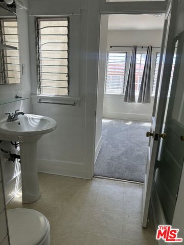 1042 2nd Street 3, Santa Monica, CA 90403