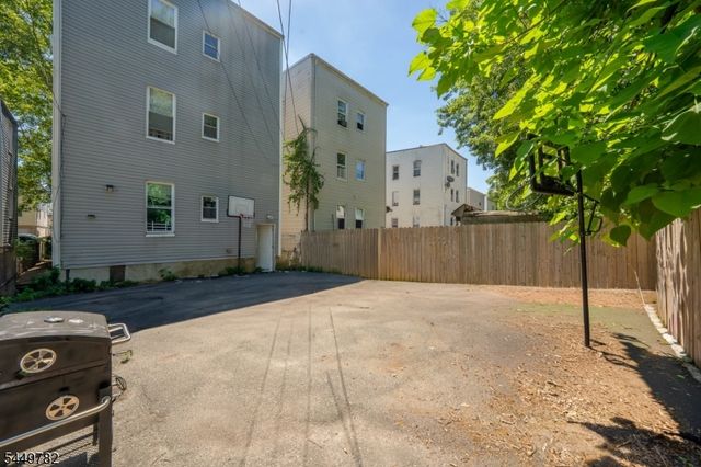 77 S 16Th St, East Orange City, NJ 07018