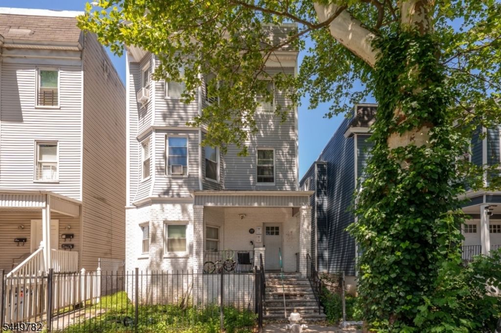 77 S 16Th St, East Orange City, NJ 07018