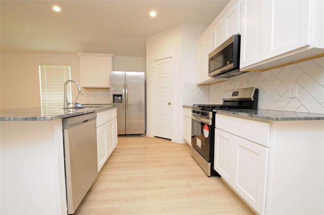 1410 Island Grove Drive, Iowa Colony, TX 77583