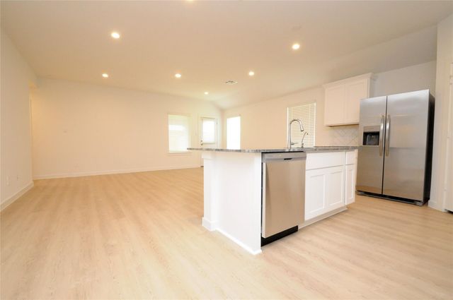 1410 Island Grove Drive, Iowa Colony, TX 77583