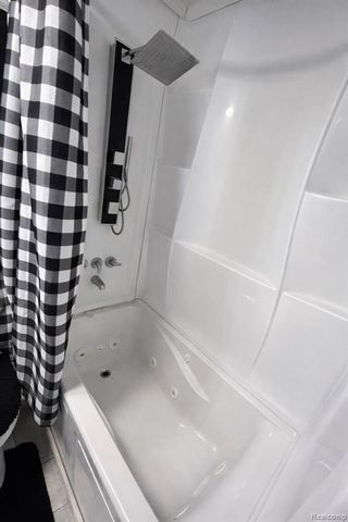 6101 Woodsdale Drive, Grand Blanc, MI 48439