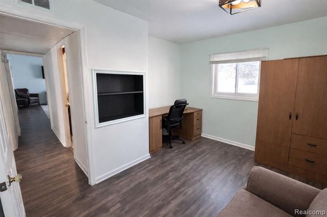 6101 Woodsdale Drive, Grand Blanc, MI 48439