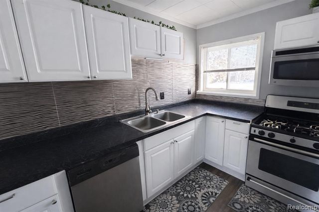 6101 Woodsdale Drive, Grand Blanc, MI 48439