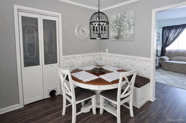 6101 Woodsdale Drive, Grand Blanc, MI 48439