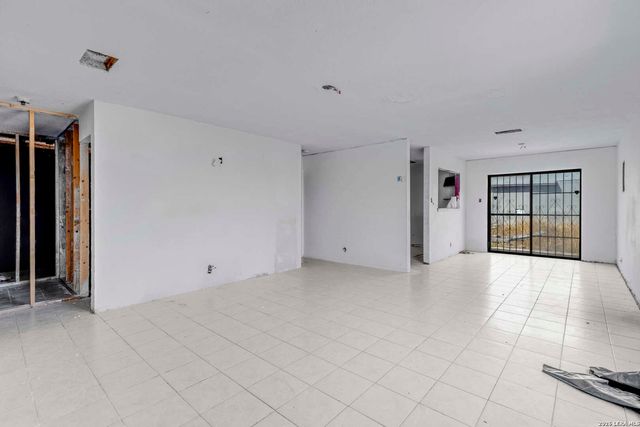 119 J, San Antonio, TX 78210