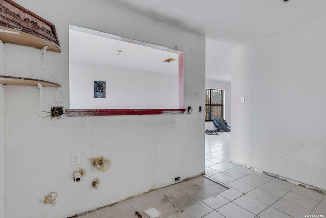 119 J, San Antonio, TX 78210