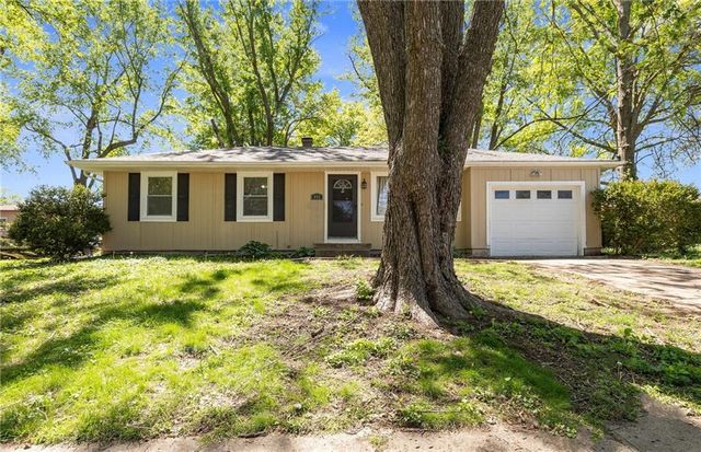 803 NW N Summit Circle, Blue Springs, MO 64015