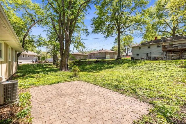 803 NW N Summit Circle, Blue Springs, MO 64015