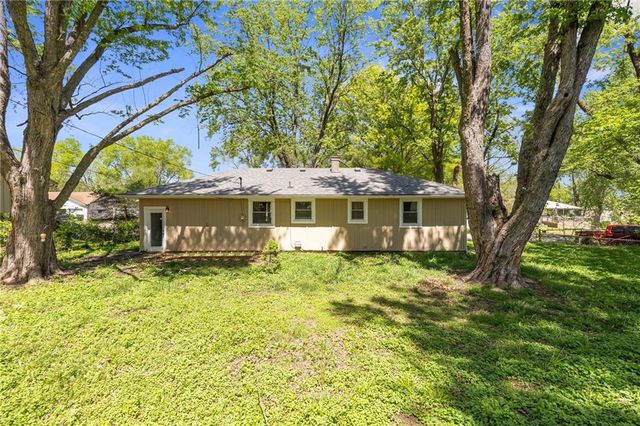 803 NW N Summit Circle, Blue Springs, MO 64015