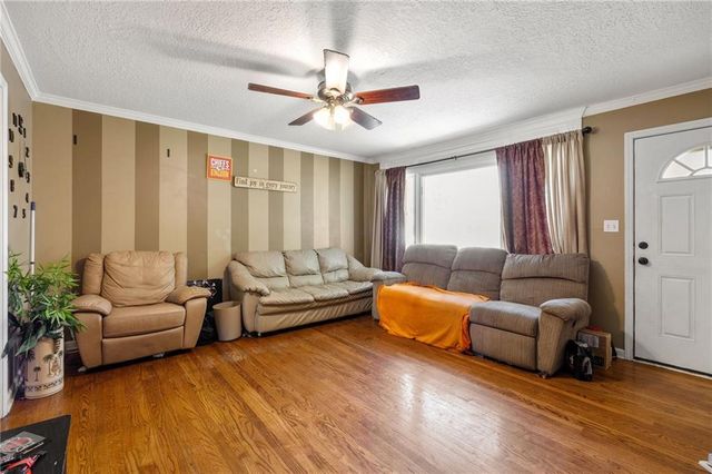 803 NW N Summit Circle, Blue Springs, MO 64015