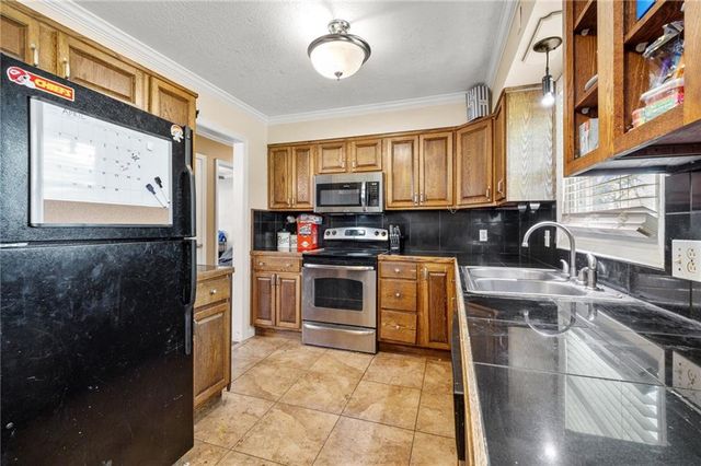 803 NW N Summit Circle, Blue Springs, MO 64015