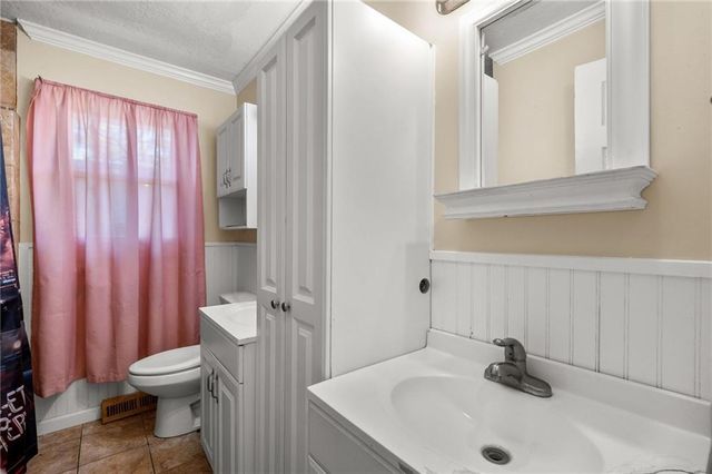 803 NW N Summit Circle, Blue Springs, MO 64015