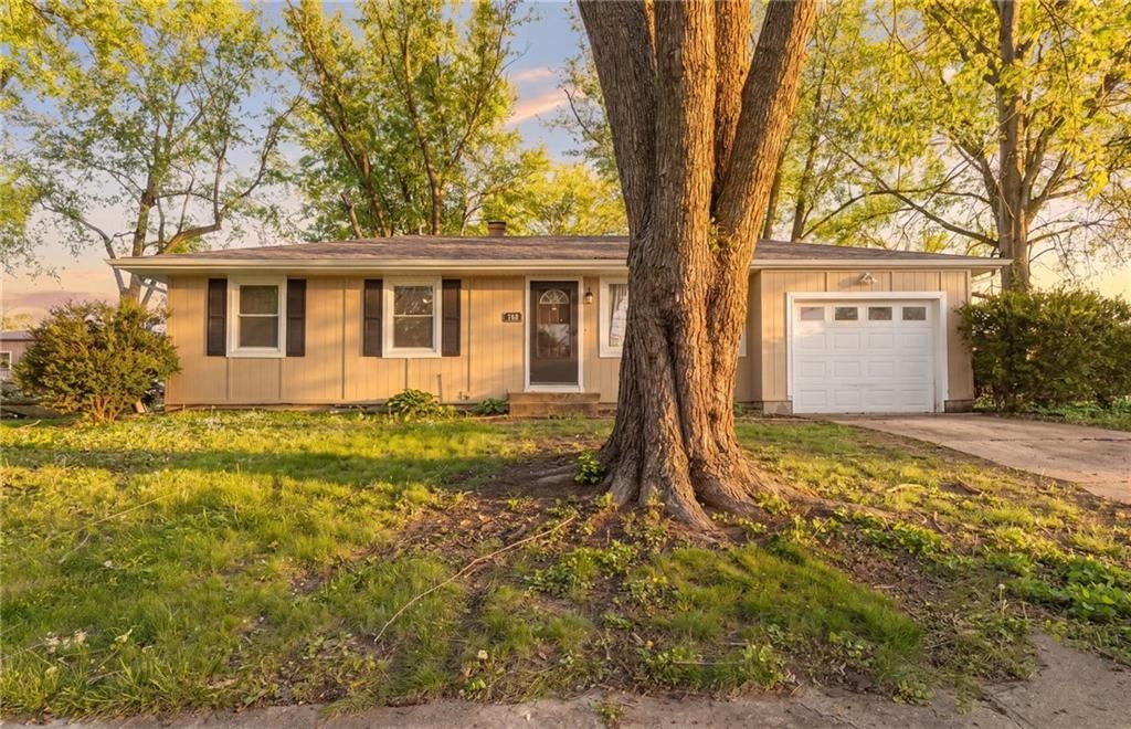 803 NW N Summit Circle, Blue Springs, MO 64015
