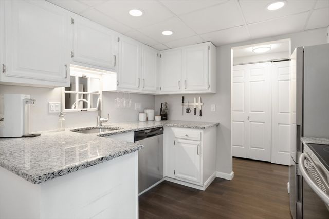 3 Ledgewood Way 8, Peabody, MA 01960