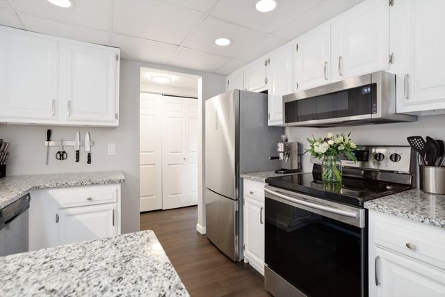 3 Ledgewood Way 8, Peabody, MA 01960