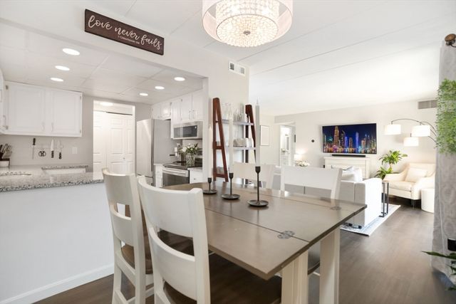 3 Ledgewood Way 8, Peabody, MA 01960