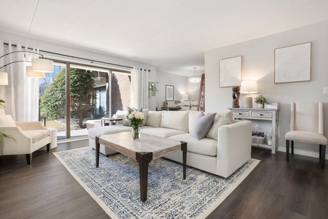 3 Ledgewood Way 8, Peabody, MA 01960