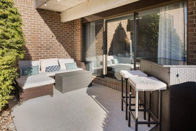 3 Ledgewood Way 8, Peabody, MA 01960