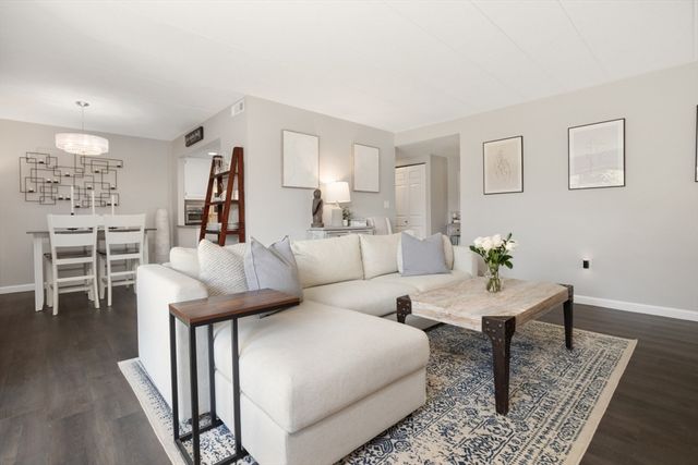 3 Ledgewood Way 8, Peabody, MA 01960