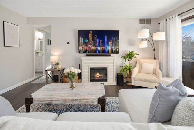 3 Ledgewood Way 8, Peabody, MA 01960