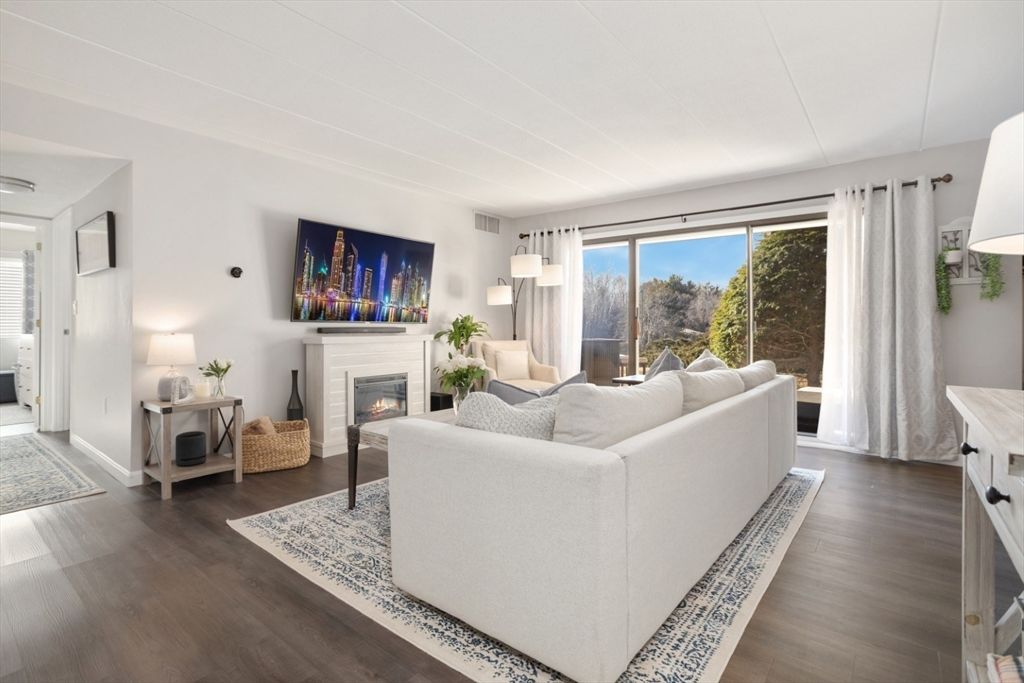 3 Ledgewood Way 8, Peabody, MA 01960