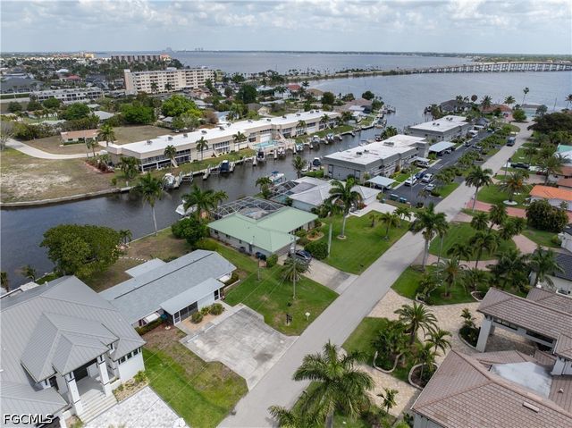 1649 Edith Esplanade, Cape Coral, FL 33904