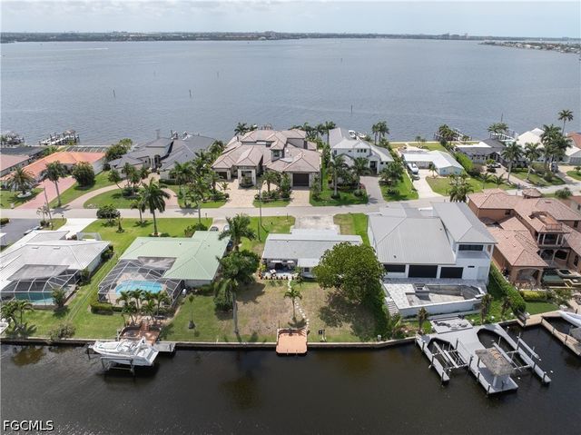 1649 Edith Esplanade, Cape Coral, FL 33904