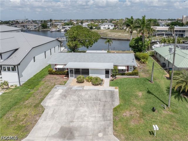 1649 Edith Esplanade, Cape Coral, FL 33904