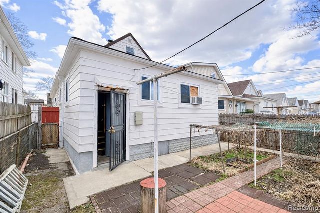 11334 Klinger Street, Hamtramck, MI 48212