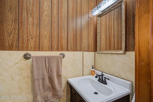 8306 Terry Rd, Louisville, KY 40258