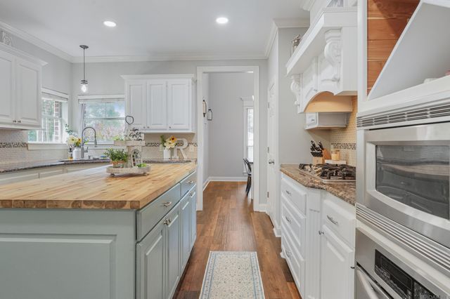 12060 Clanton Dr, Walker, LA 70785