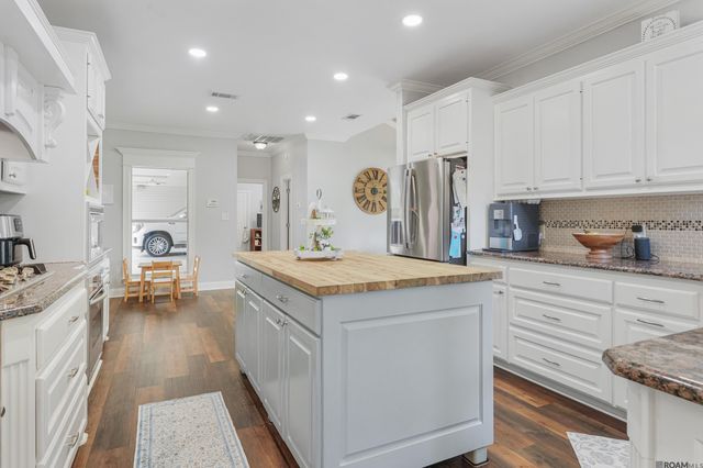12060 Clanton Dr, Walker, LA 70785