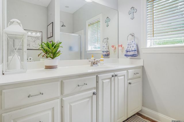 12060 Clanton Dr, Walker, LA 70785