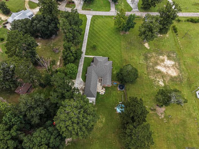 12060 Clanton Dr, Walker, LA 70785