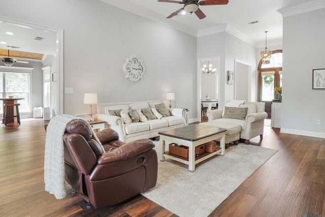 12060 Clanton Dr, Walker, LA 70785