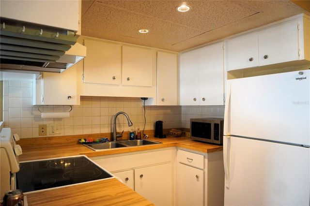 4315 TAHITIAN GARDENS CIRCLE H, Holiday, FL 34691