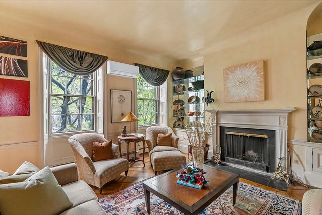 52 Pinckney St, Boston, MA 02114