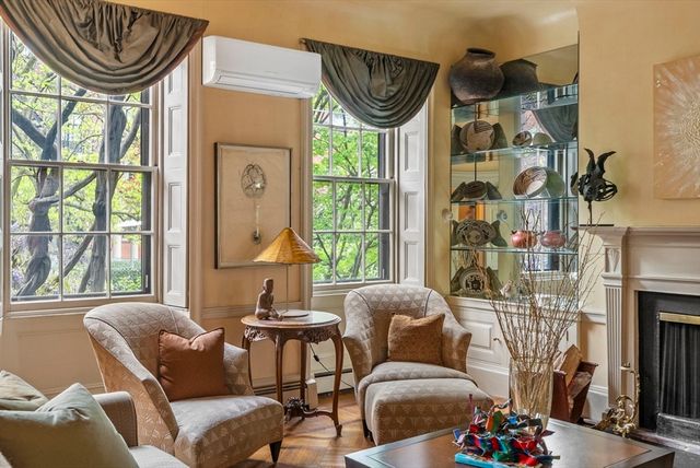 52 Pinckney St, Boston, MA 02114