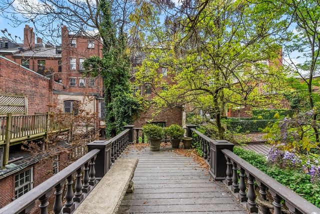 52 Pinckney St, Boston, MA 02114