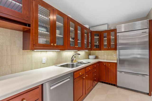 52 Pinckney St, Boston, MA 02114