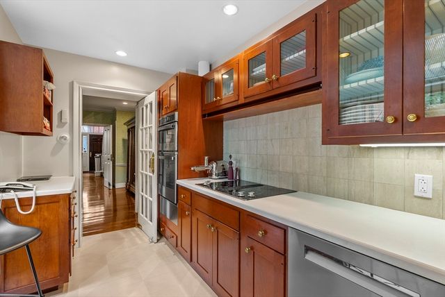 52 Pinckney St, Boston, MA 02114