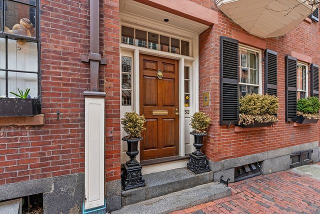 52 Pinckney St, Boston, MA 02114