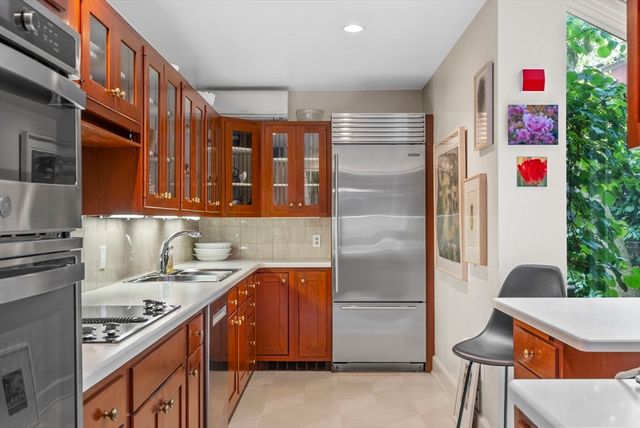 52 Pinckney St, Boston, MA 02114