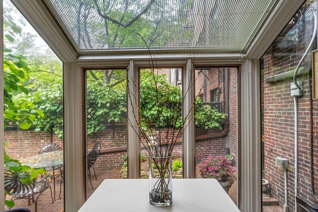 52 Pinckney St, Boston, MA 02114